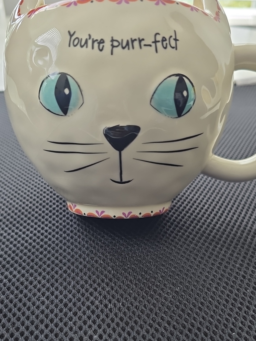NATURAL LIFE Ceramic Cat Bowl in White with Aqua Eyes